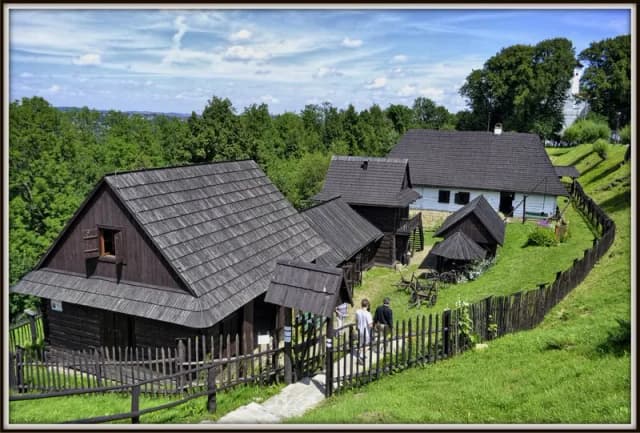 Skansen Małopolska - odkryj fascynującą kulturę ludową regionu Skansen Małopolska - odkryj fascynującą kulturę ludową regionu