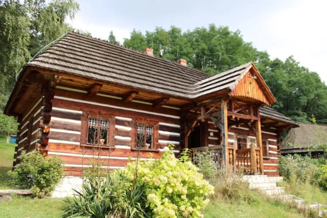 Lipowiec skansen: odkryj fascynującą historię i atrakcje w Wygiełzowie Lipowiec skansen: odkryj fascynującą historię i atrakcje w Wygiełzowie