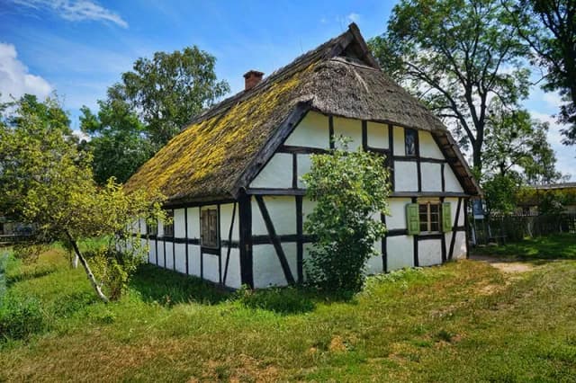 Kluki skansen: odkryj fascynującą historię i tradycje Słowińców Kluki skansen: odkryj fascynującą historię i tradycje Słowińców