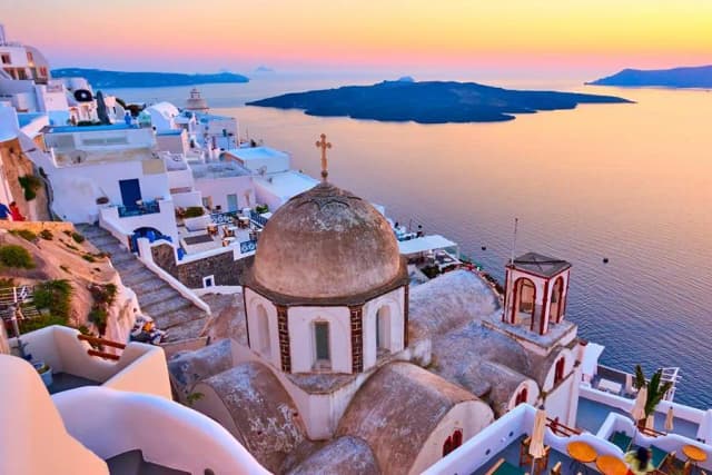 Najlepsze atrakcje w Santorini, które musisz zobaczyć podczas podróży Najlepsze atrakcje w Santorini, które musisz zobaczyć podczas podróży
